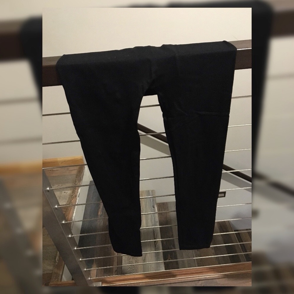 •Black Leggings•